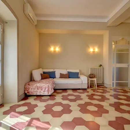 Apartment La Prima Torre Charme - Garden And Shared Pool