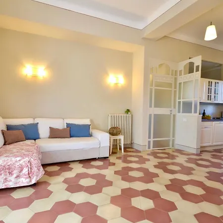 La Prima Torre Charme - 6 Posti Letto - Giardino E Piscina Condivisa *