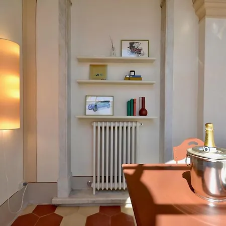 La Prima Torre Charme - Garden And Shared Pool Apartment
