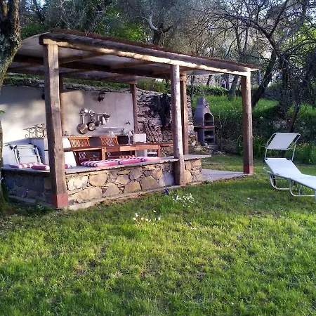 La Prima Torre Charme - Garden And Shared Pool Lägenhet