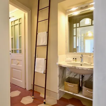 La Prima Torre Charme - Garden And Shared Pool