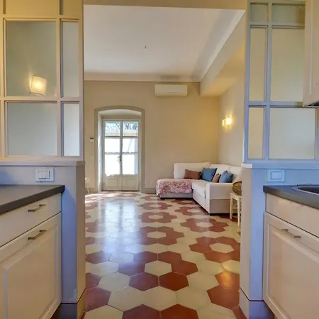 La Prima Torre Charme - Garden And Shared Pool *