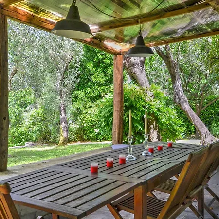 La Prima Torre Charme - Garden And Shared Pool Apartment
