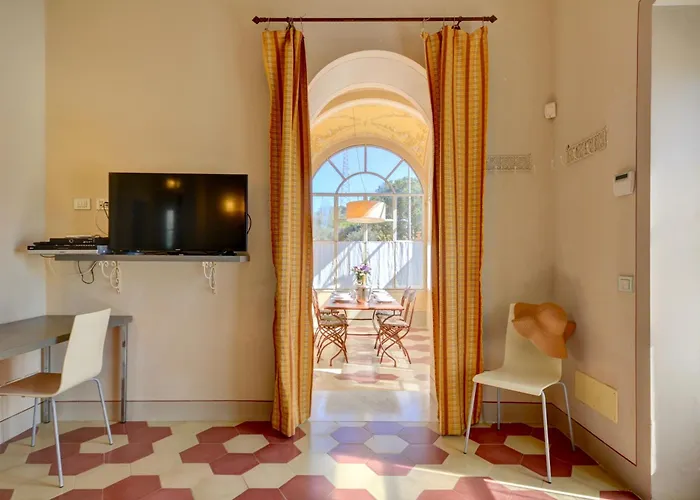 La Prima Torre Charme - 6 Posti Letto - Giardino E Piscina Condivisa