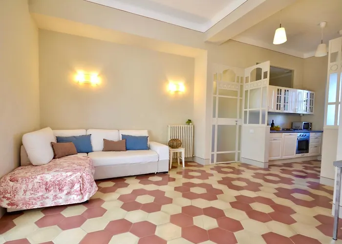 La Prima Torre Charme - Garden&shared Pool *
