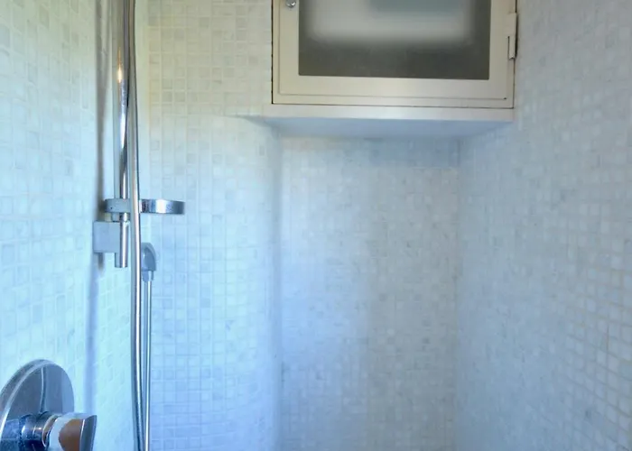 La Prima Torre Charme - 6 Posti Letto - Giardino E Piscina Condivisa