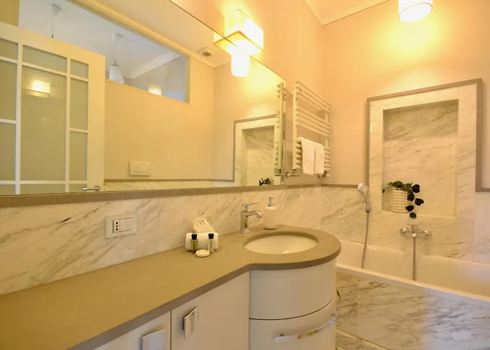 Appartement La Prima Torre Charme - 6 Posti Letto - Giardino E Piscina Condivisa *